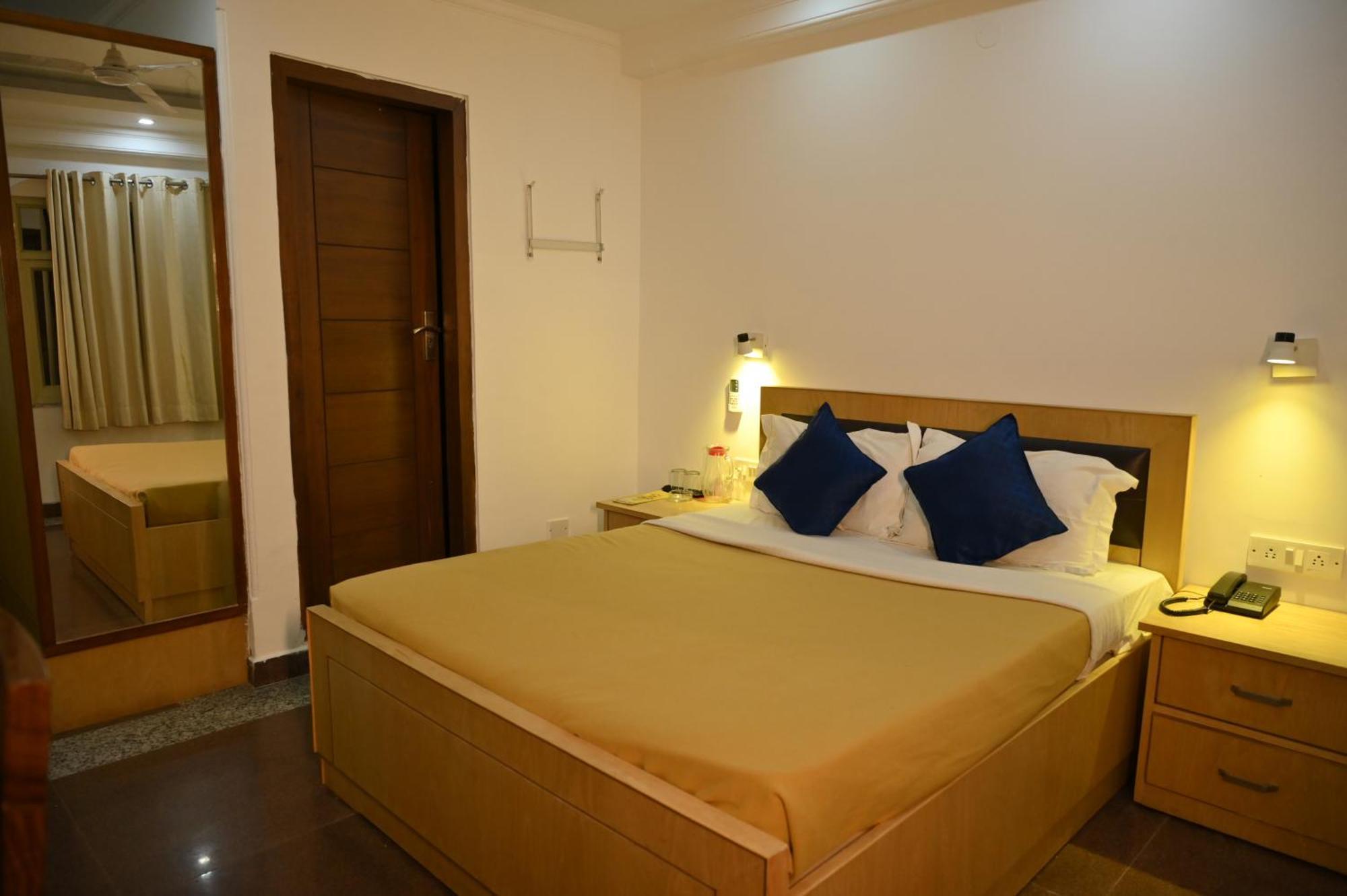 Hotel Dh Дармсала Экстерьер фото