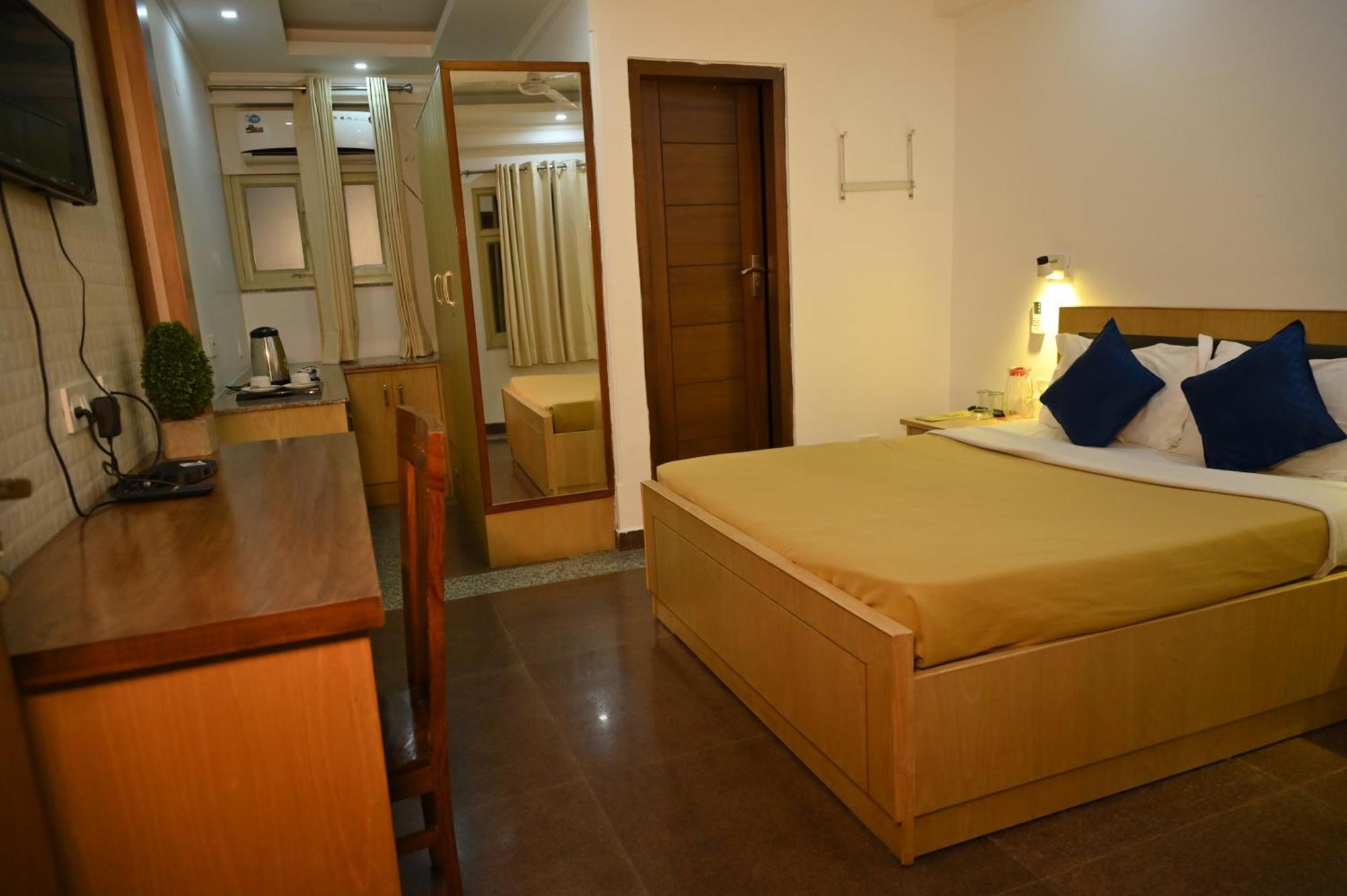 Hotel Dh Дармсала Экстерьер фото