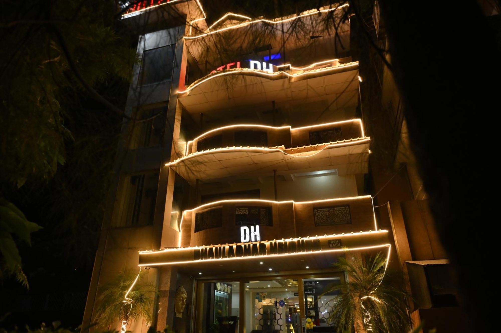 Hotel Dh Дармсала Экстерьер фото