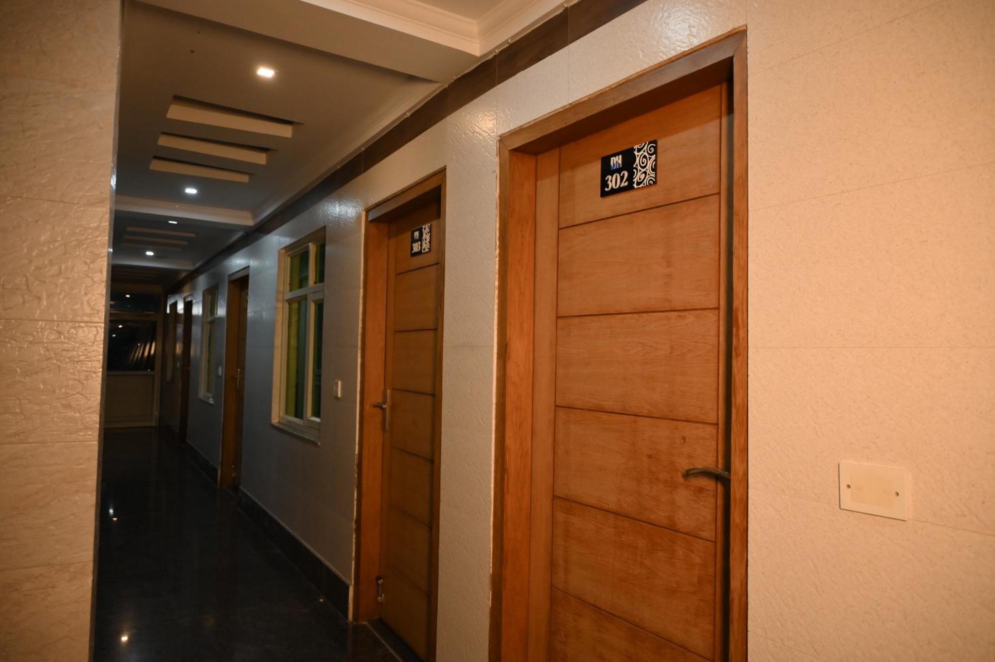 Hotel Dh Дармсала Экстерьер фото