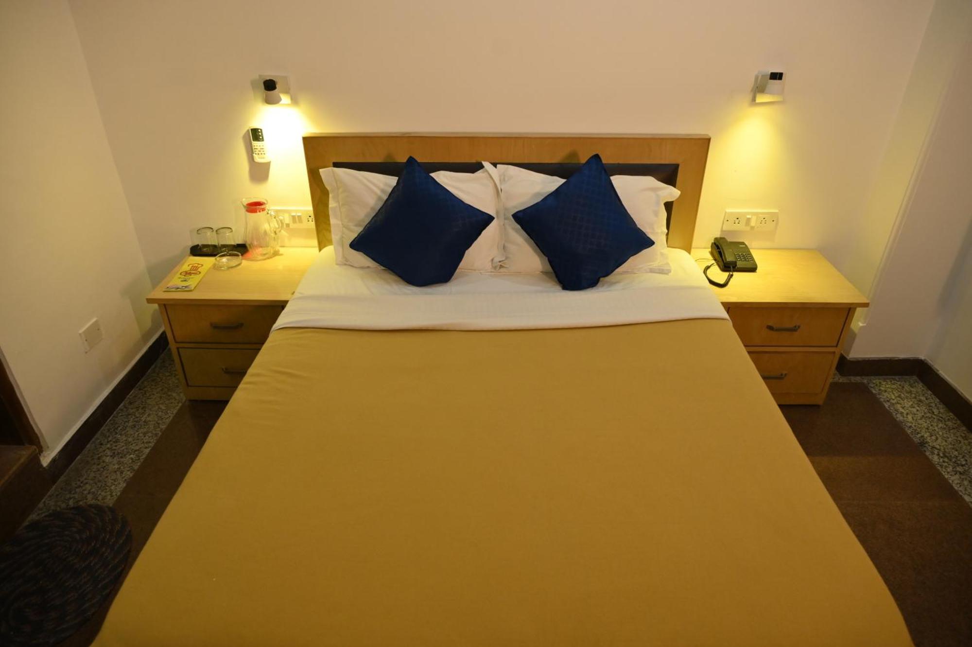 Hotel Dh Дармсала Экстерьер фото