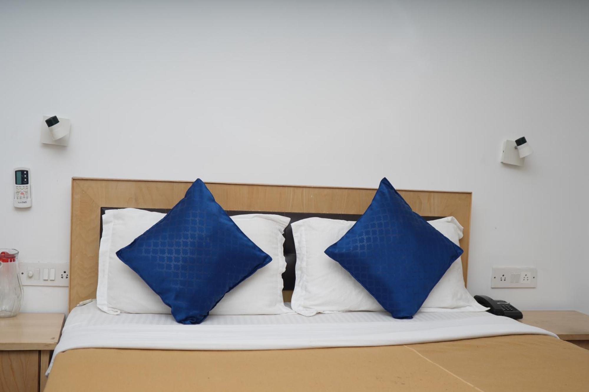 Hotel Dh Дармсала Экстерьер фото