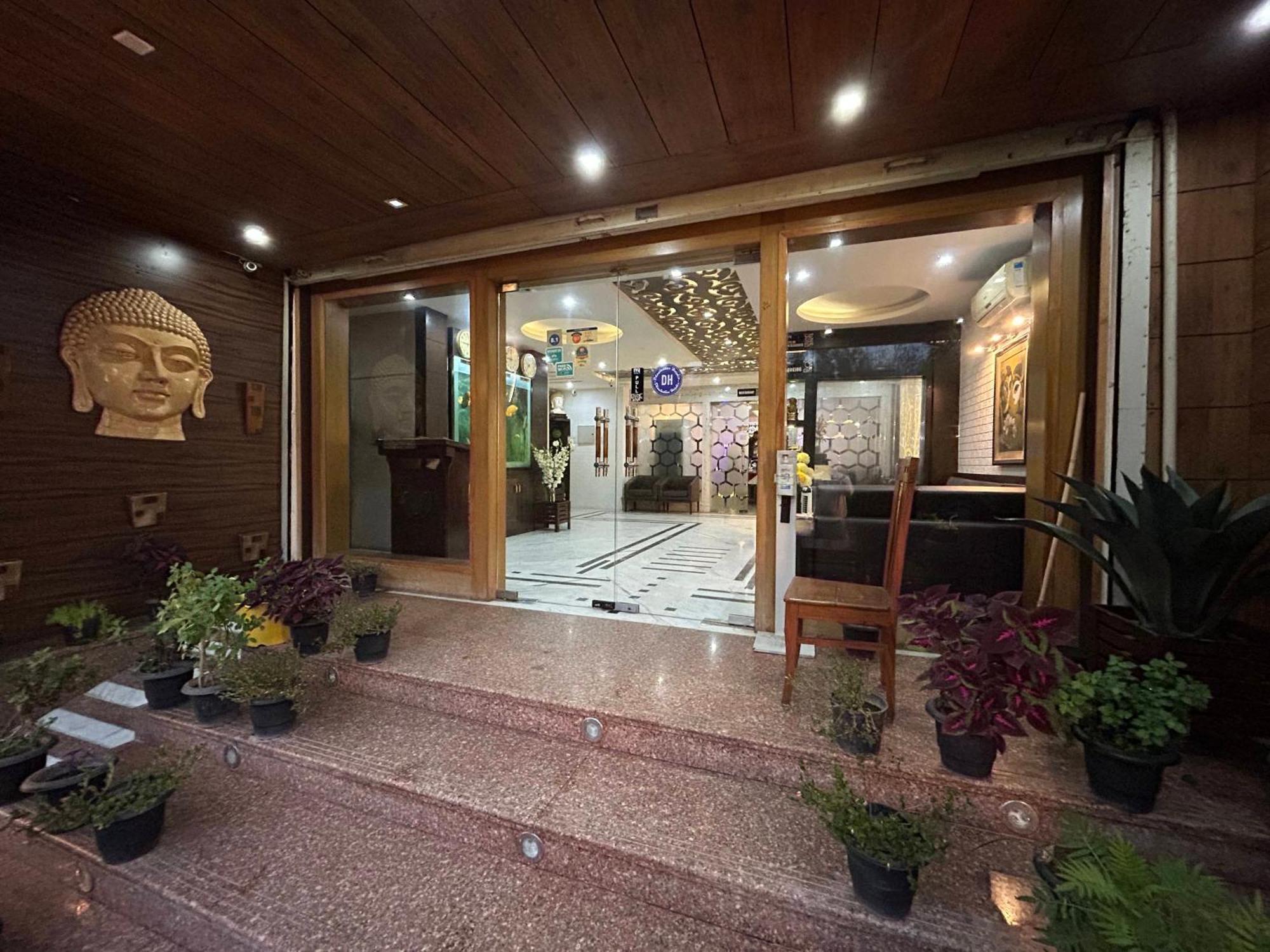 Hotel Dh Дармсала Экстерьер фото