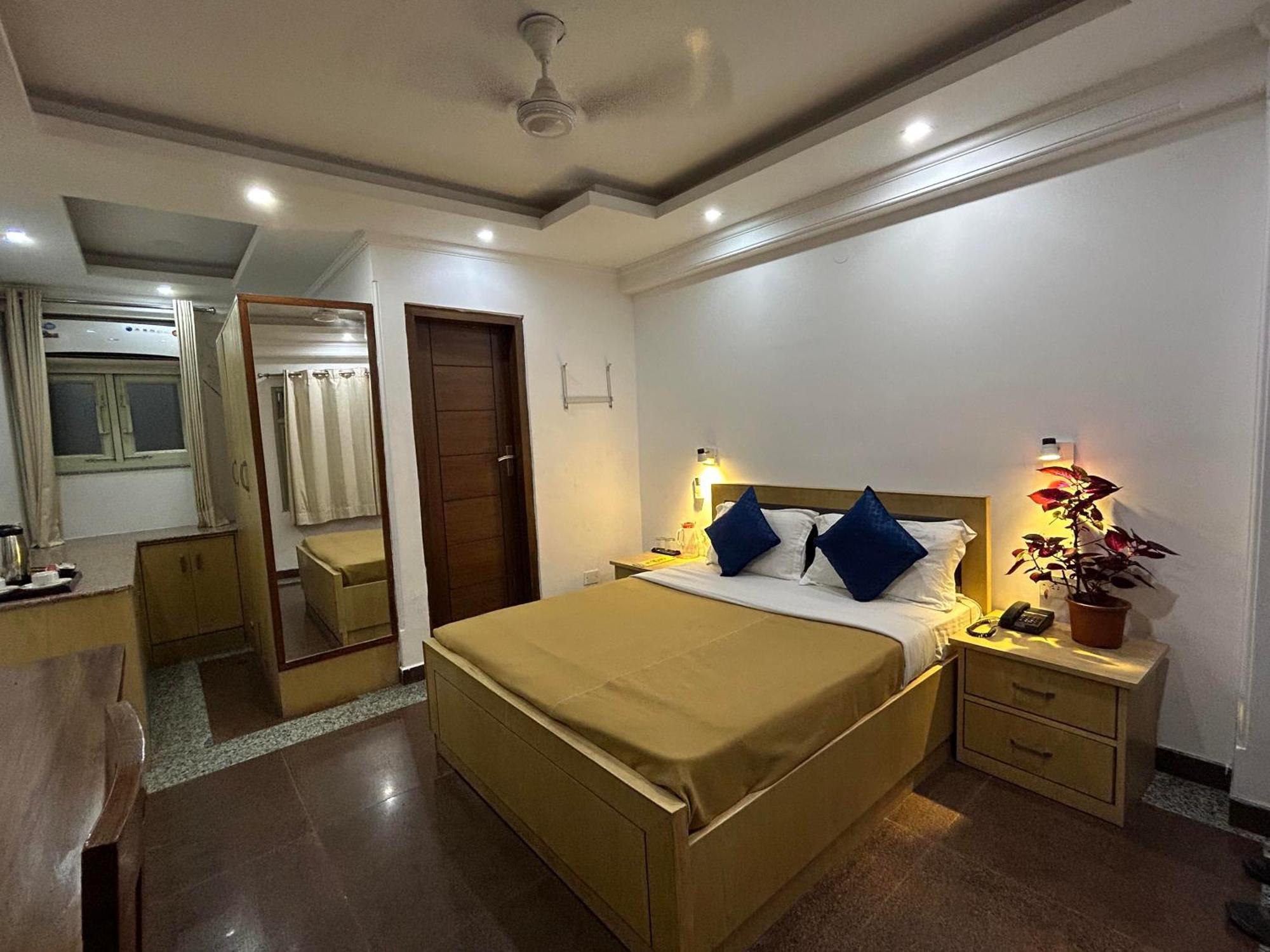 Hotel Dh Дармсала Экстерьер фото