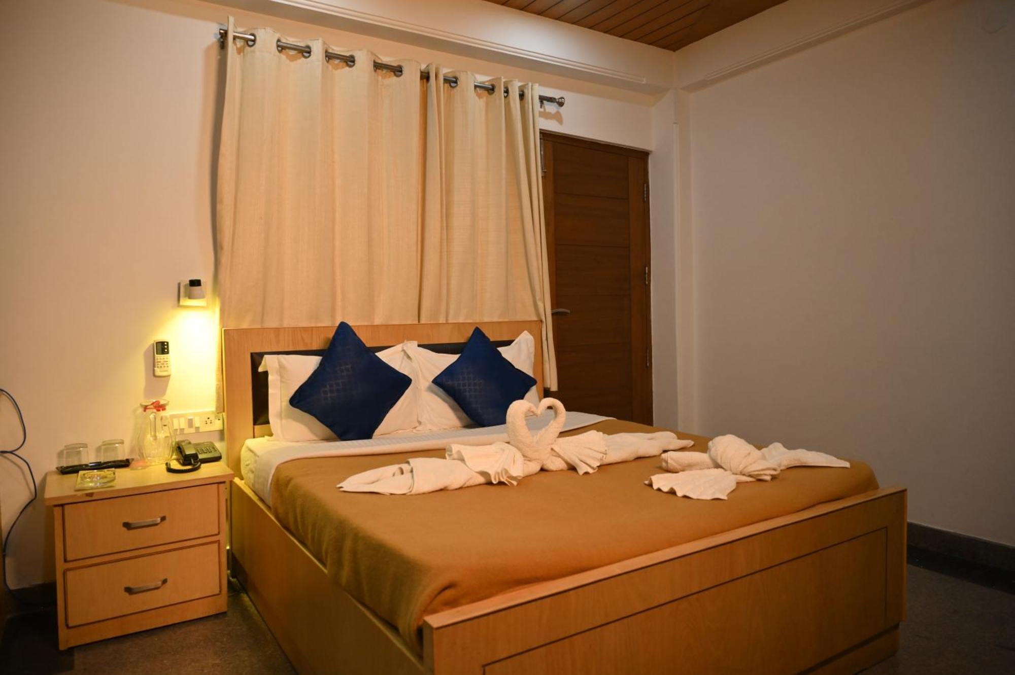 Hotel Dh Дармсала Экстерьер фото